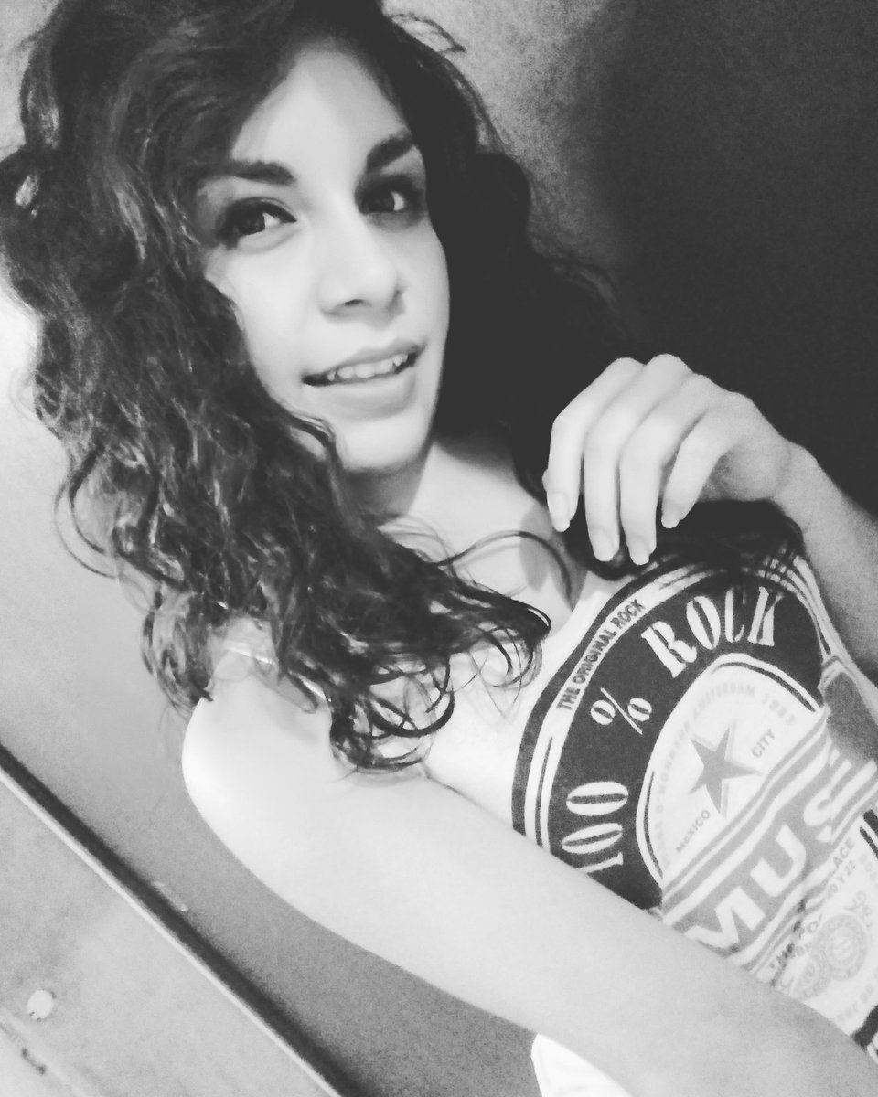 deniss_dn's tweet photo. #BuenasNoches #insomnio #nopuedodormir :( https://t.co/lCVKlWwjm6