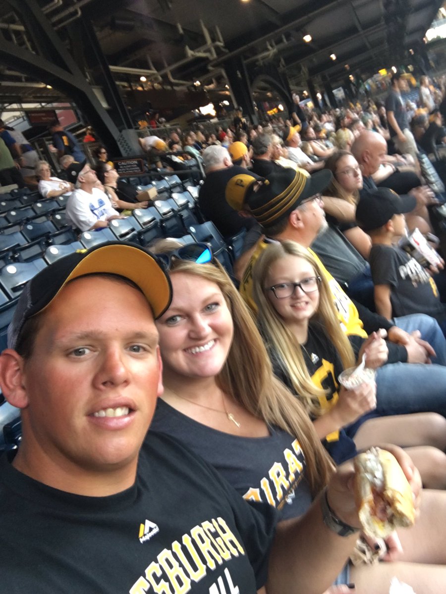 SamSeese's tweet image. #letsgobucs 🖤⚾️💛 #pittsburghpirates