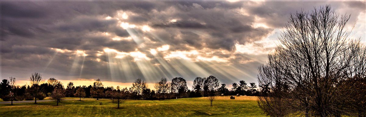 Somehow_Forward's tweet photo. Sometimes rays mean hope. Unless they're a lie. #DepressionSucks #FuckDepression #MajorDepression #Hope https://t.co/RMHeag8FeX https://t.co/2RpzZO8Qow