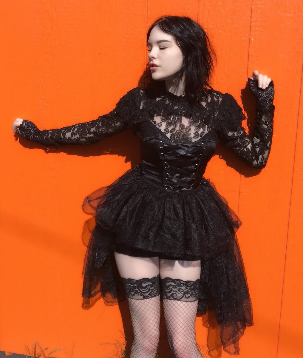 bloated_corpse's tweet photo. If Helena from mcr was a teen in 2017 https://t.co/PMP9cXfGrx