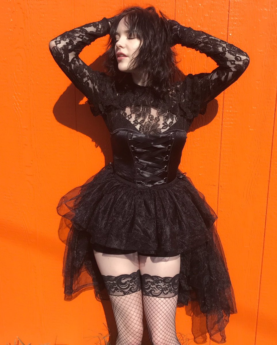 bloated_corpse's tweet photo. If Helena from mcr was a teen in 2017 https://t.co/PMP9cXfGrx