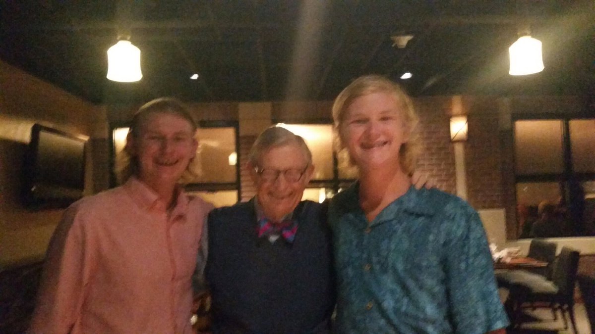 scotttw002's tweet photo. Got to meet president @gordongee at dinner tonight!! Highlight of my weekend!!! #visitwvu https://t.co/wZbxEay6kh