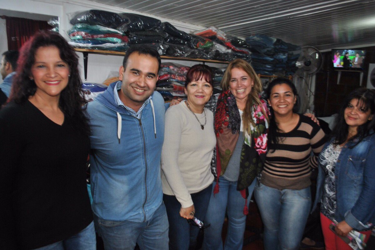 AleEquipo's tweet photo. @velazquezale En la Chacra 17 de Villa Urquiza junto a @SilviaRojasMnes #avancemosjuntos https://t.co/0pKlJoaacu