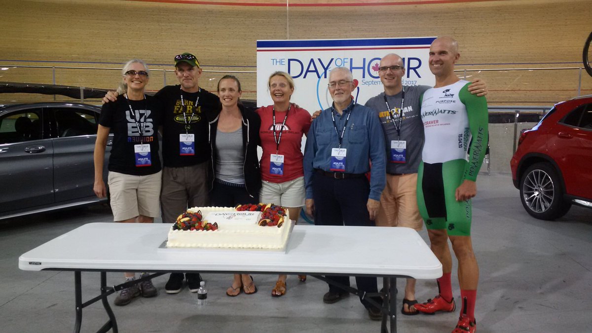 DayoftheHour's tweet photo. 7 of the 8 cyclists of #DayoftheHour @MattamyVelo https://t.co/yrYmqcEZsw