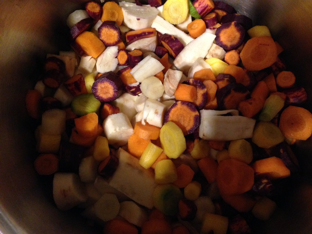 epyllia's tweet photo. first root vegetable soup of autumn underway: parsnips + multicolor carrots...could these pix make a web bckgrnd? #dhfood @EastEndFood https://t.co/xSaRz1eNts