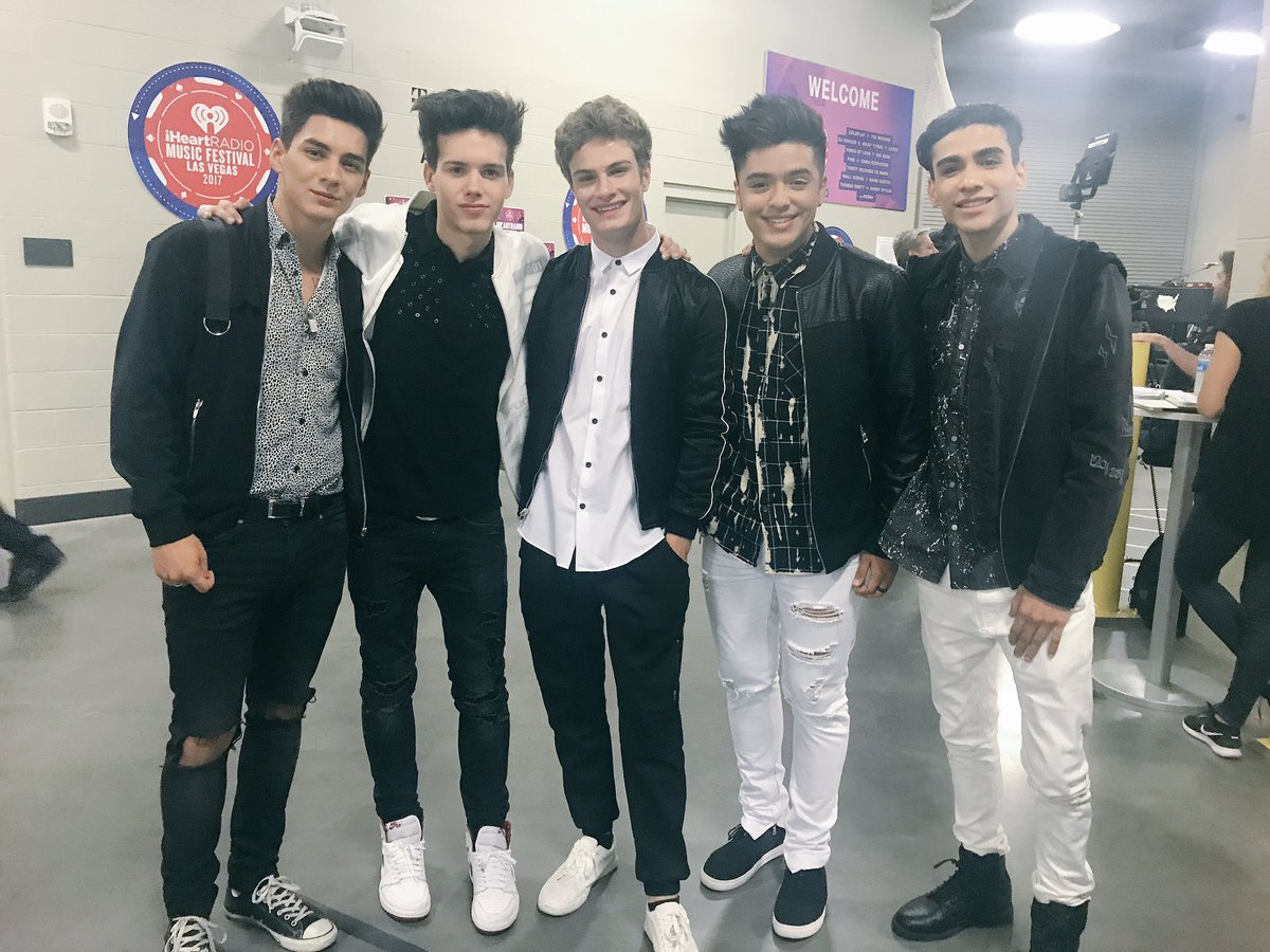 iHeartRadio's tweet photo. Caught backstage 🙌 @InRealLife is hype for tonight!! #iHeartFestival https://t.co/Dfi4w5IJts
