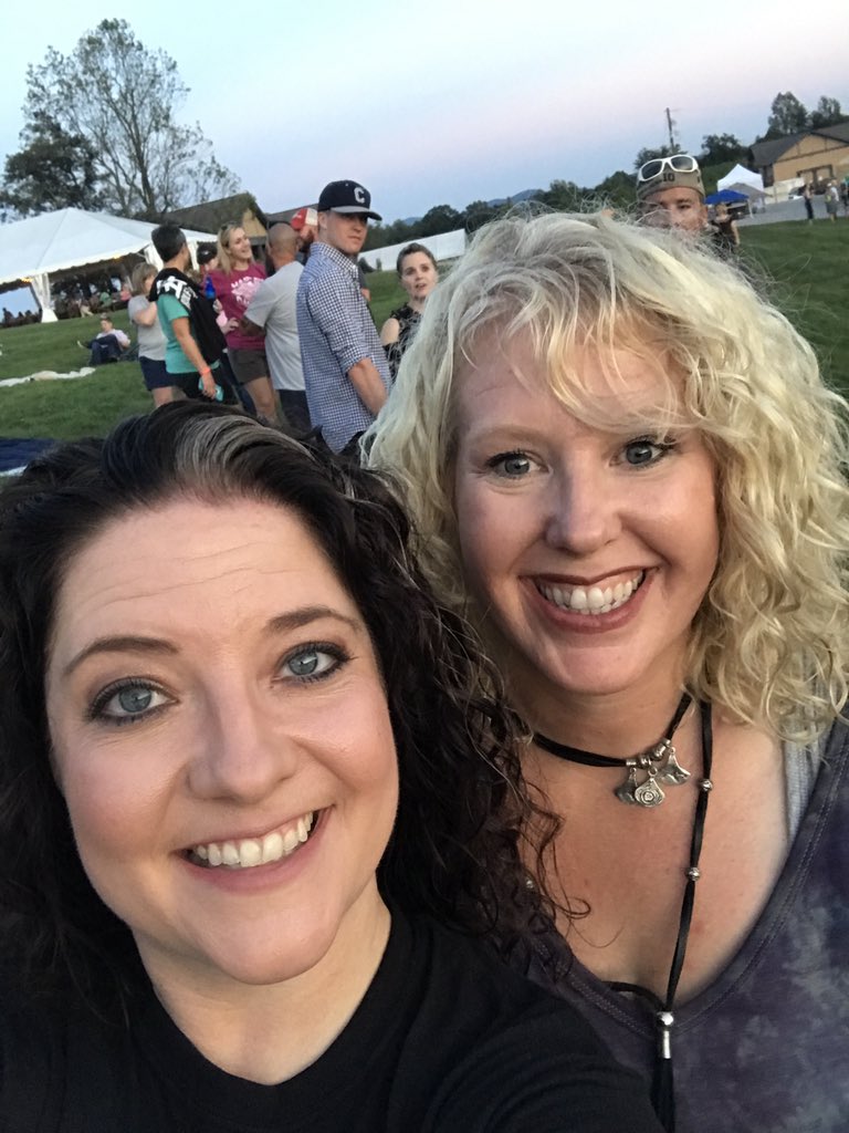 jillcarroll74's tweet photo. @AshleyMcBryde Thank you for taking time to talk &amp; take pictures after! You rock! Amazing talent - wish you could have kept playing - Wish u the best!! https://t.co/gMiyGN36pc