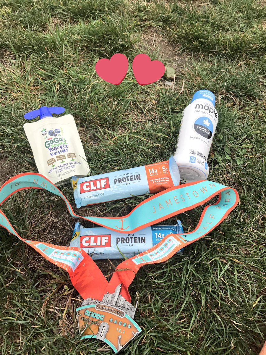 brendas_outside's tweet photo. Post race treats @RaceTheRhode #rhoderacesjtn #bibchat #bibravepro ##401Run #runchat #HalfMarathon #RI #rhodemaster #runchat #werunsocial https://t.co/IxvxAT0KNk