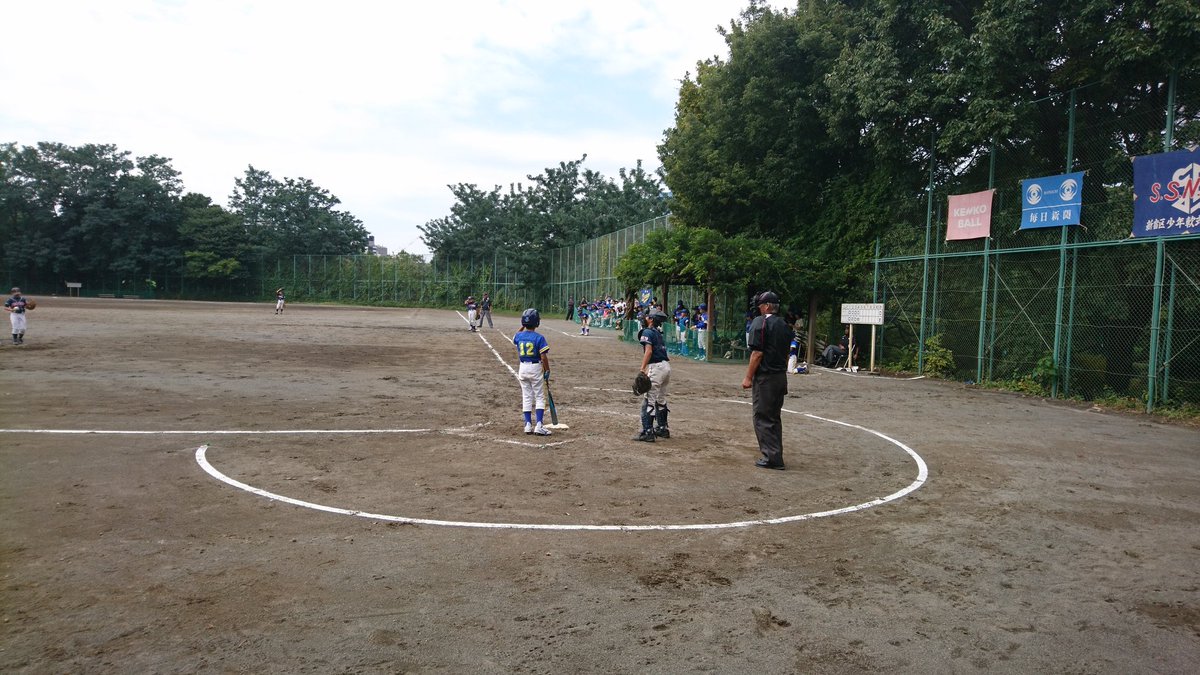 kuri2_baseball's tweet photo. 新宿区少年野球連盟秋季大会高学年決勝

新宿ドリーム VS 四谷フェニックス

五回裏終了。
ドリーム 3-8 フェニックス

四回裏に四谷の猛攻で6点を加点。翌回フェニックスも3点を返します。 https://t.co/t1O5ATTmYZ
