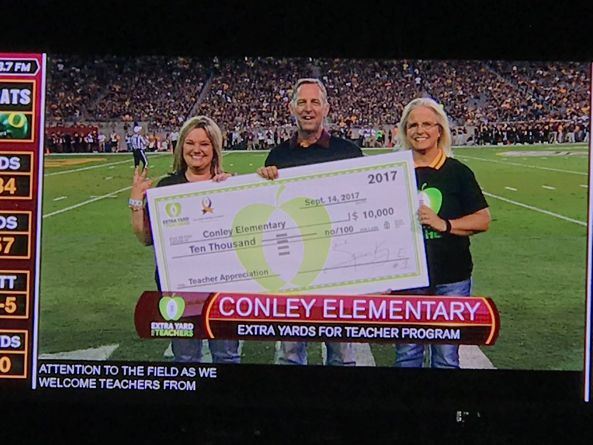 mrschizzy65's tweet photo. Representing CUSD! @ChandlerUnified #cusdstory @ASU #DevilsGivingBack https://t.co/m0mgQ9Ce2C