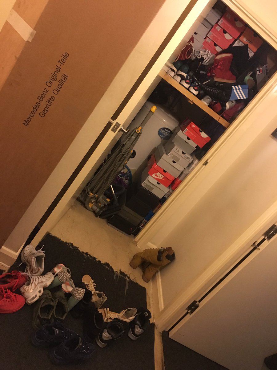 zee_youngs's tweet photo. Cleaning out my shoe cupboard at this tym of night #MustBmad #Kicks #Way2Many #CleanUp https://t.co/6SFkaiuJkC
