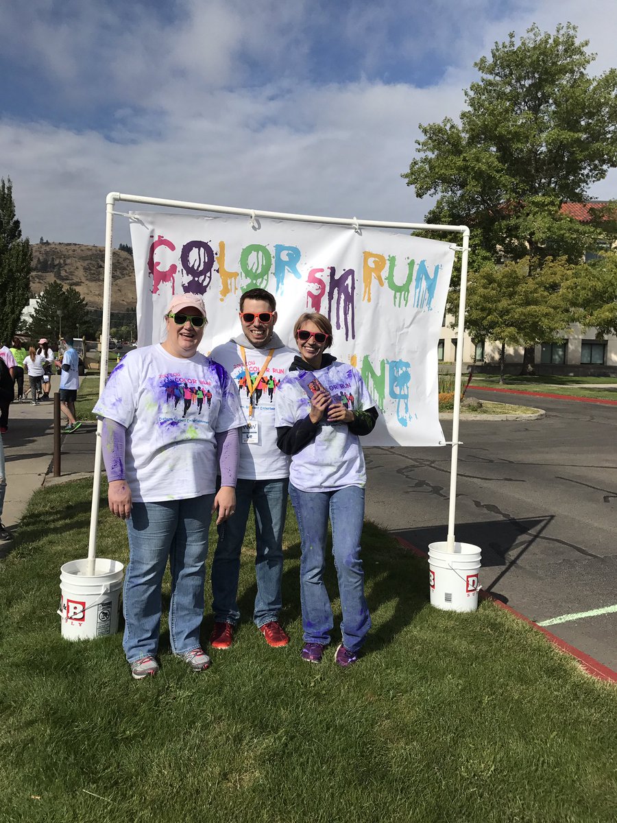 eouwow's tweet photo. Color Run fun! https://t.co/cQd8Vjy5Ju