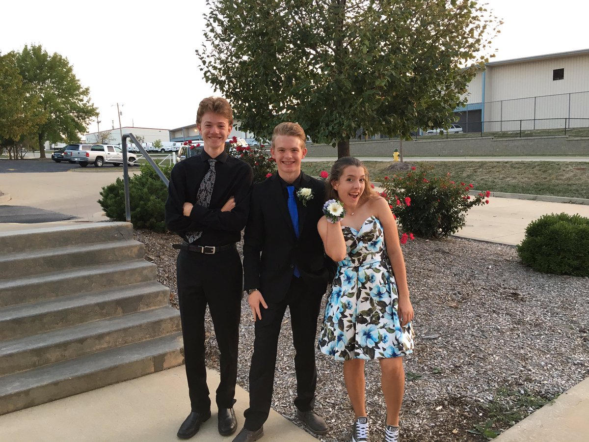 JEatonPrincipal's tweet photo. More #sdhshomecoming2017 https://t.co/LWtszxBfFm