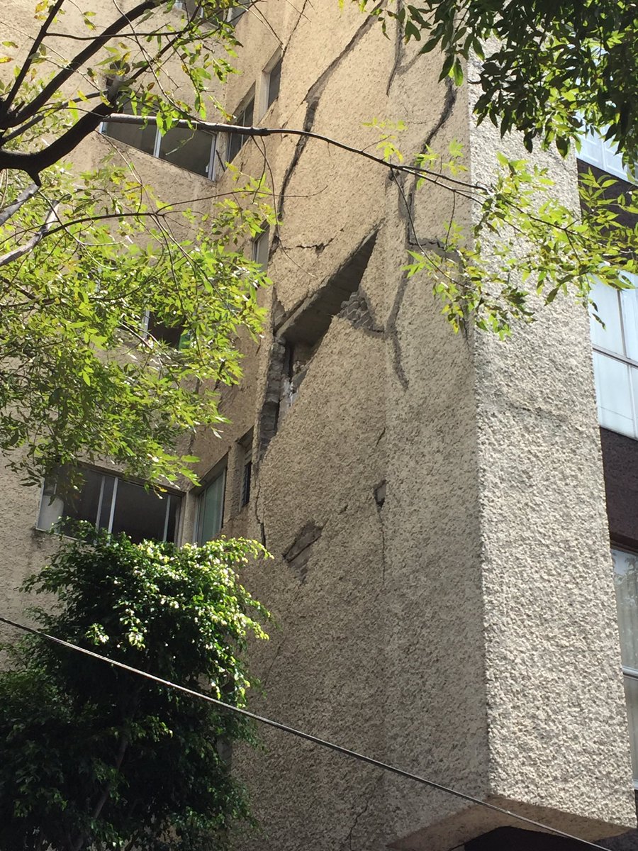 xavierga06's tweet photo. @seduviCDMX @SPCCDMX Necesitamos la revisión del edifico en Av. Canal de Miramontes 2781, Col. Jardines de Coyoacan, está inhabitable... https://t.co/iKNIJcktaf