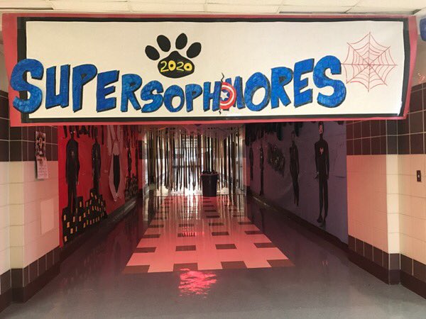 CHHS_2020's tweet photo. Great job decorating the hall Super Sophmores!!! Class of 2020 is the best!!❤️🐾 https://t.co/zcyVyErhdk