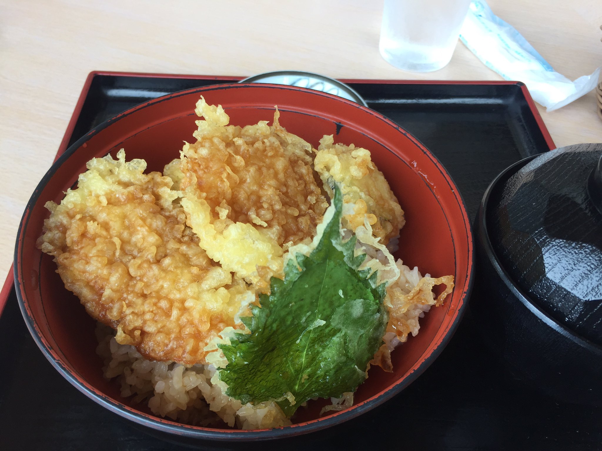Gronbitter では本来の目的の ブラックバス丼 湖の幸天丼 930 左がビワマス 中央がブラックバスです ブラックバス甘みのある白身で臭みはなかった めちゃくちゃ美味い ビワマスは淡白なサケって感じ 琵琶湖博物館内レストランにほのうみでいただけ Gronbitter では本来の目的の ブラックバス丼 湖の幸天丼 930 左がビワマス 中央がブラックバスです ブラックバス甘みのある白身で臭みはなかった めちゃくちゃ美味い ビワマスは淡白なサケって感じ 琵琶湖博物館内レストランにほのうみでいただけ
