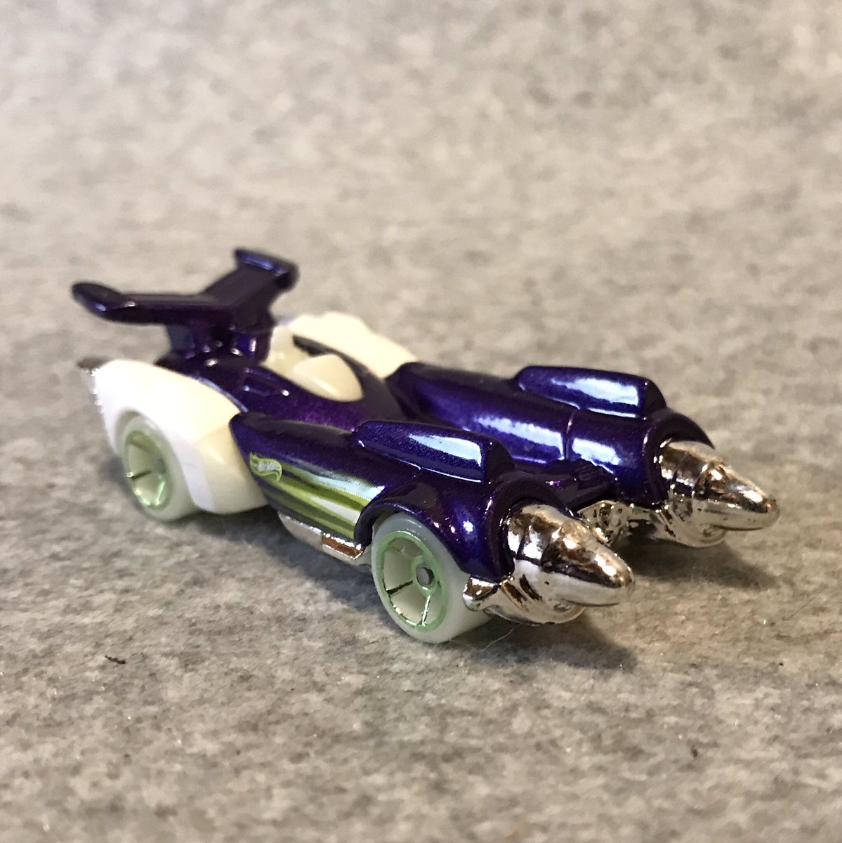 acquiy_waaai's tweet photo. オーリーロケットカッコ良い
前から欲しかったモデルだけど今回のは色もツボ！
昔のSFアニメに出てきそう
#ホットウィール #hotwheels #ollierocket #ドリル https://t.co/aNlf8HImrD