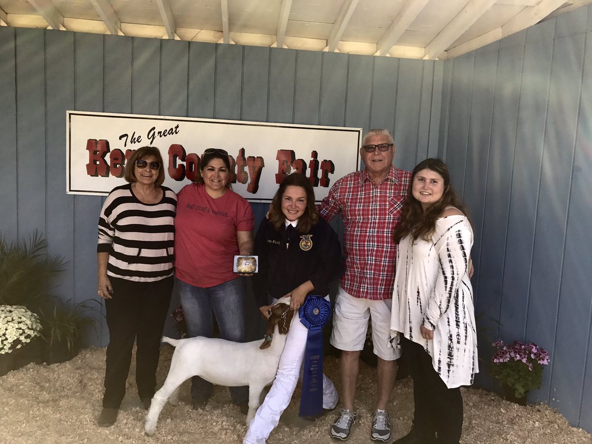 red_cares4u's tweet photo. So Proud of my Daughter McKenna she won Grand Champion Lightweight at the #Kerncountyfair #FrontierFFA https://t.co/GWlR9UcyYO