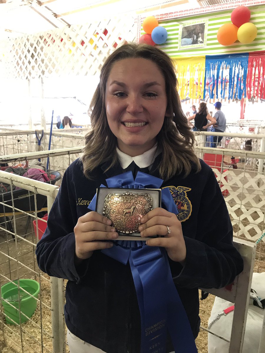 red_cares4u's tweet photo. So Proud of my Daughter McKenna she won Grand Champion Lightweight at the #Kerncountyfair #FrontierFFA https://t.co/GWlR9UcyYO