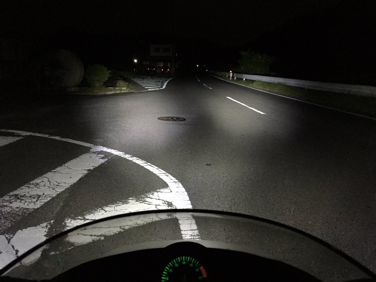こうめてるぞう まだ走ってないんだけど 光軸ってどんな感じに 調整したら良いですか 画像はロービームとハイビームです Mc19 スフィアライトled 光軸調整 こうめてるぞう まだ走ってないんだけど 光軸ってどんな感じに 調整したら良いですか 画像はロービームとハイビームです Mc19 スフィアライトled 光軸調整