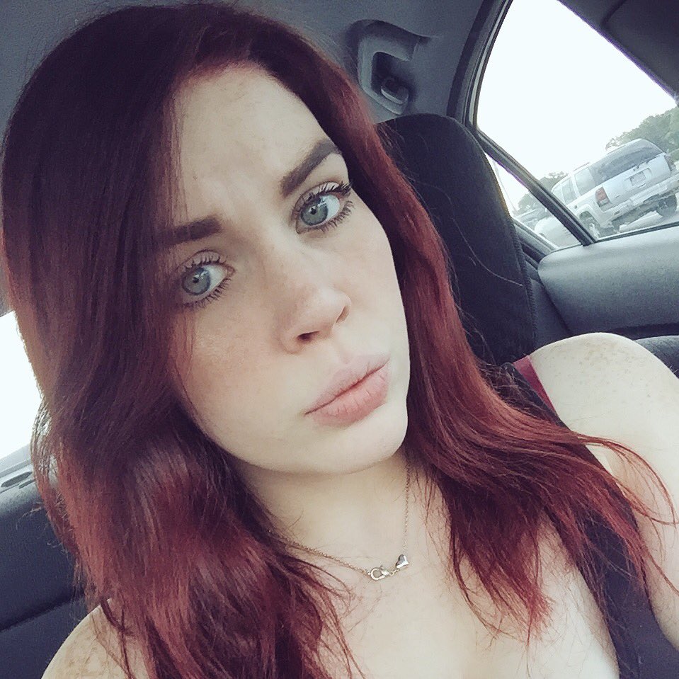 LyssaLatte's tweet photo. Changed it up for fall ๐๐ผ #WelcomeToMyFace https://t.co/9vZODNBQTg