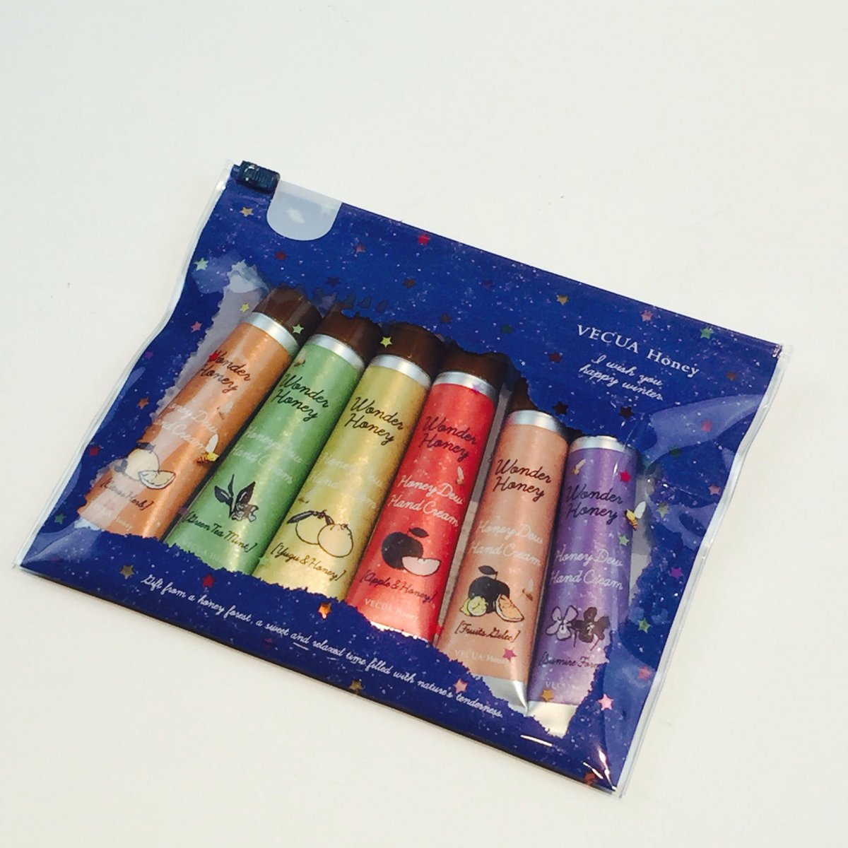 ট ইট র 渋谷ロフト ワンダーハニーより蜜蜂の森のハンドクリーム ギフトセットが登場 ﾉしなやかに潤う とろとろタイプ リッチに潤う しっとりタイプ の2種類 ポーチに入る持ち歩きサイズです ワンダーハニー ハンドクリーム