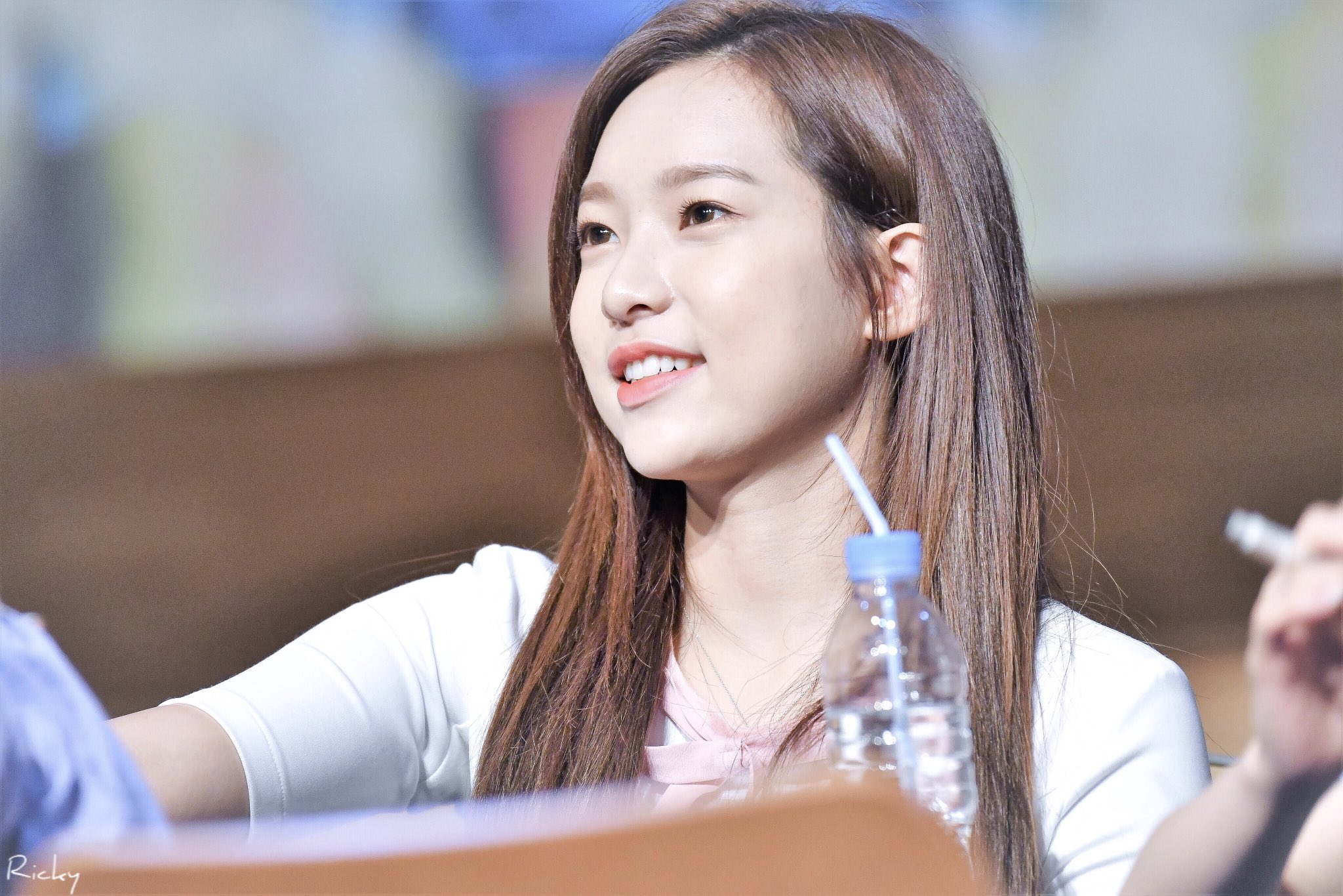 DKdsmbeU8AEATw5.jpg:orig