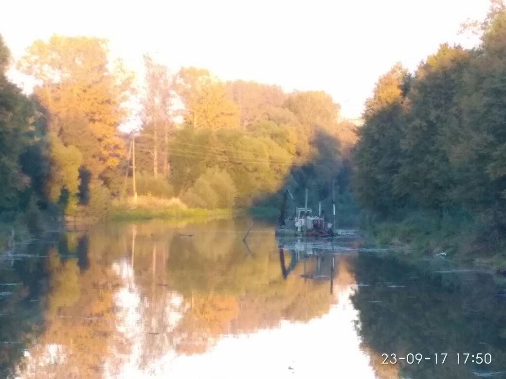 Очистка реки Вязьма продолжается.