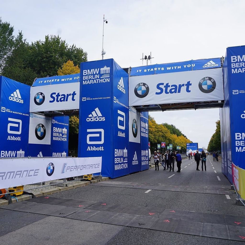 WMMajors's tweet photo. Good morning, Berlin! Who’s ready to hit a PB at today’s 2017 BMW @BerlinMarathon? ⠀
⠀
#sixstarselfie #wherechampi… https://t.co/5tUP6Gxvkm https://t.co/jfWWWegSvK