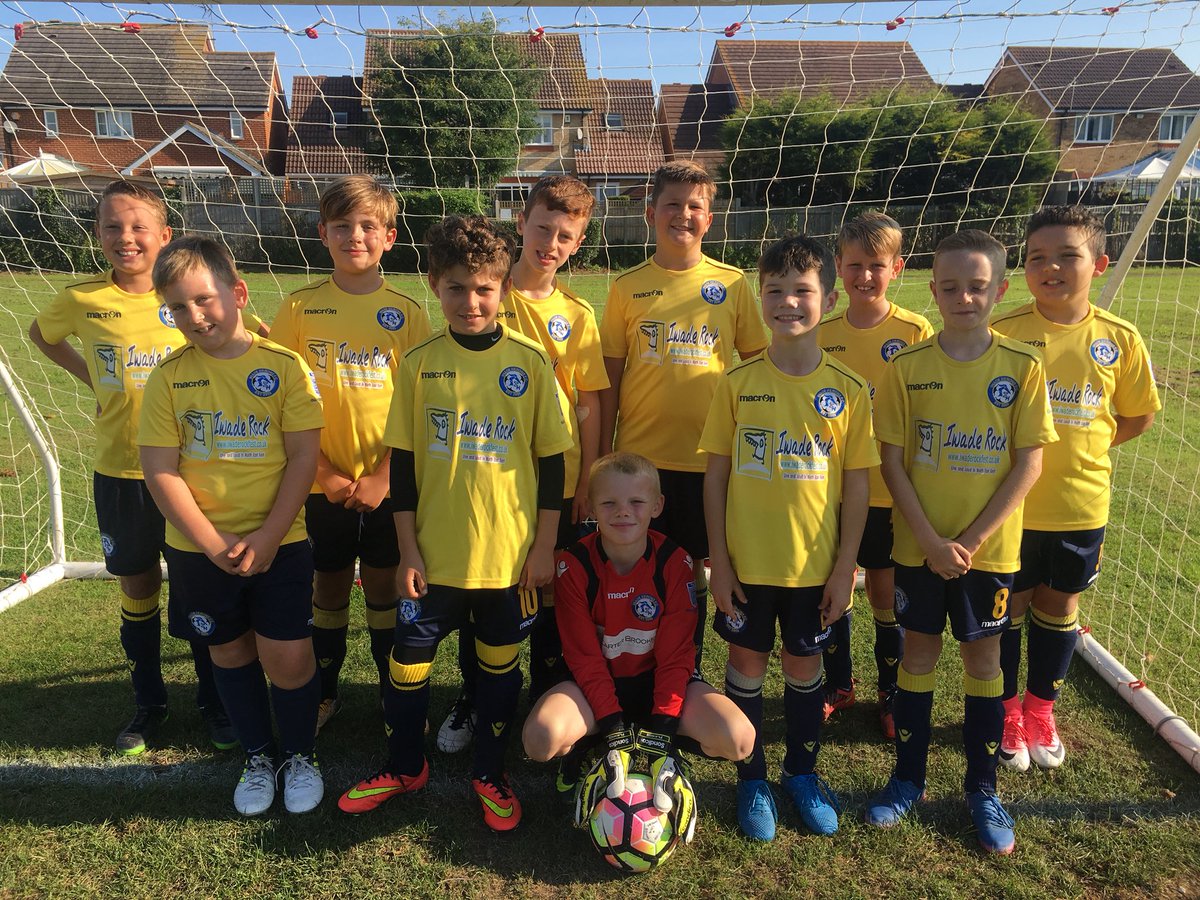 First outing in the away strip today for our Under 10’s!! Don’t they look smart!