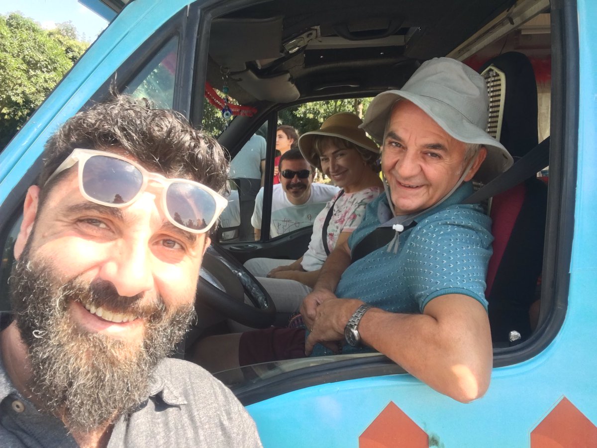 BlntOzr's tweet photo. #gorevimiztatil dedik 🤘🏻🎥🎬#demetakbağ #zaferalgöz #muratşeker #bulentozer #sugarworks https://t.co/zw5REPTPG5