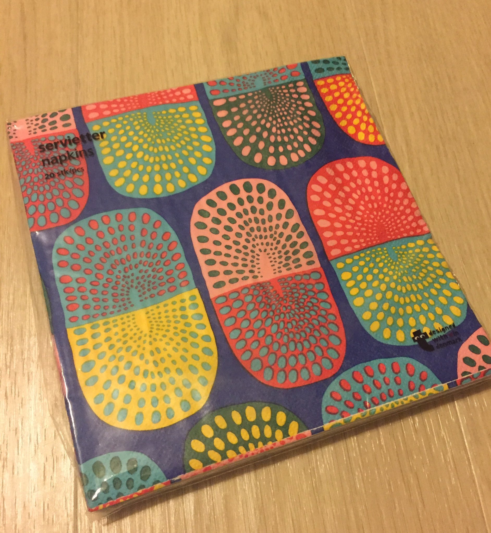 ナマコ やっとフライングタイガーに行った 安いねー 可愛いねー ペーパーナプキンを買ったよ これに白いお皿を乗っけてみたい T Co Ucjuwx3qib Twitter