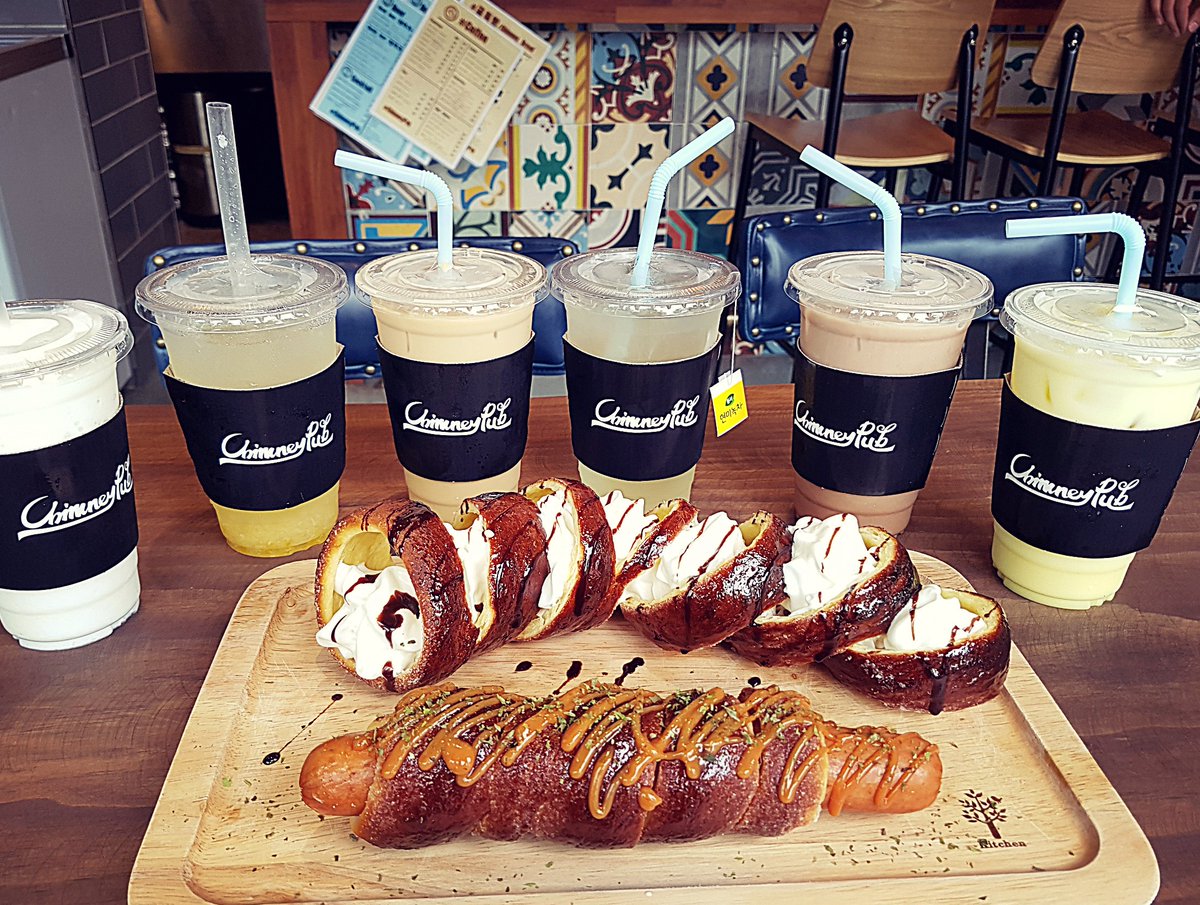 kimgs0402's tweet photo. #chimneypub #침니펍 #景福宮
#굴뚝빵 #경복궁 #서울 #침니케이크 #서촌 #맛집 #빵스타그램 #빵 #kurtoskalacs #Chimneycake #bread #kurtoschimney #キョンボックン #gyeongbokgung #ソウル https://t.co/3p0EytuCt1