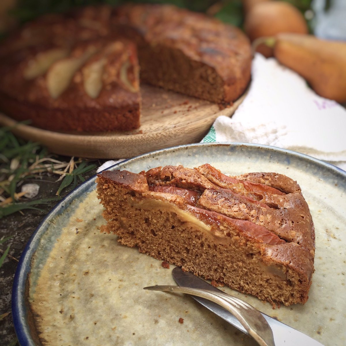 Che domenica sarebbe senza una #torta ? Questa è #soffice con #sciroppodacero #orzo e #pere ed è ora sul blog lalunasulcucchiaio.it/2017/09/torta-…