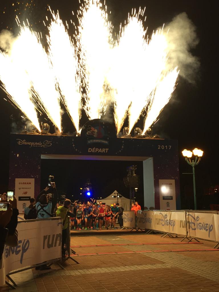 runDisney's tweet photo. Un, deux, trois... GO! The 2017 @runDisneyFrance @DisneylandParis Half Marathon is here! #runDisneyFrance #DisneylandParisHalf https://t.co/9jx5pXNWzR