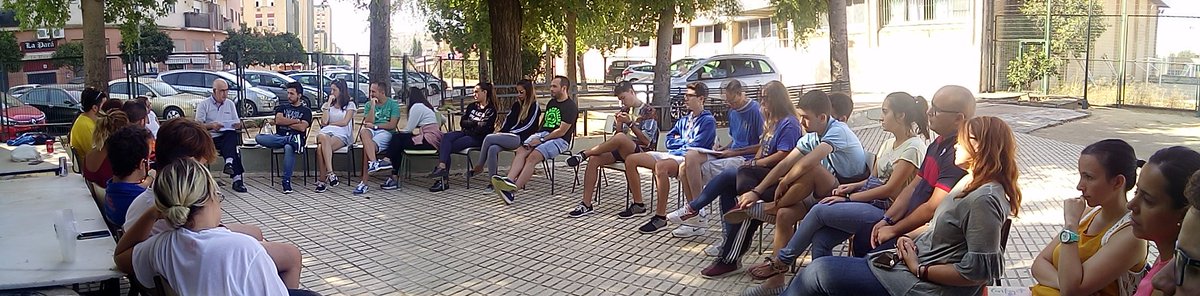 ItakaSevilla's tweet photo. Daniel González, después de 50 años de escolapio, cuenta su experiencia a los catequistas del MC #ContigoMás #escolapios #piarist https://t.co/cWvqJXzxFo