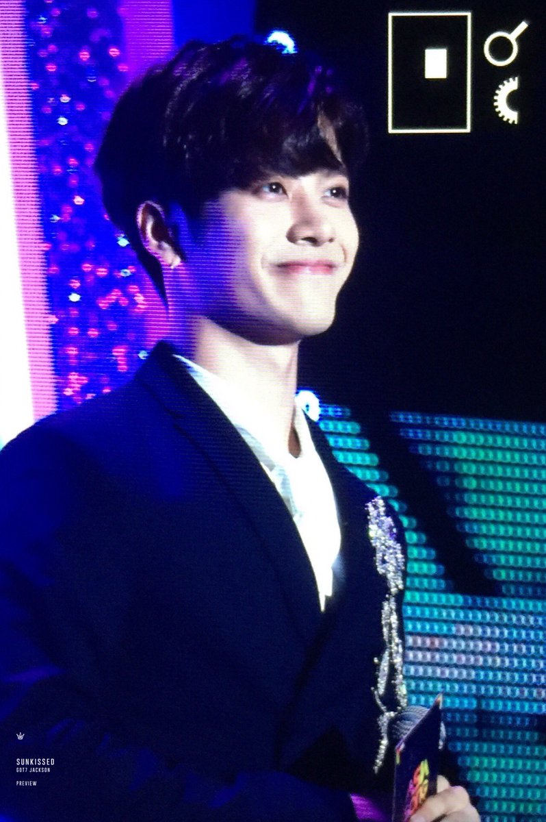sunkissed0328's tweet photo. 170925 아송페 #잭슨 #갓세븐 #JacksonWang #GOT7 #7for7 MC슨 ❣❣ https://t.co/UGVtDRRzwj