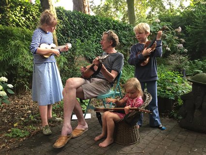 Nu nog thuis, om 15:30 met muziek &amp; wijn bij <a href="/hijlcospan/">Hijlco Span</a> en <a href="/KlaasDrupsteen/">Klaas Drupsteen</a> in <a href="/FranscheSchool/">Theater De Fransche School</a> in #Culemborg theaterdefranscheschool.nl/programma