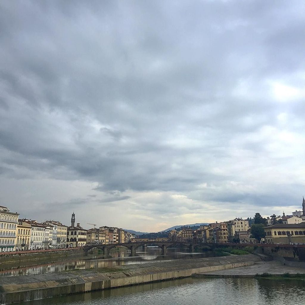 FlorenceBuzz's tweet photo. Oggi #firenze sembra una città in bianco e nero, ci vuole un brunch! Più che altro per chi partecipato a #corrilav… https://t.co/JEZwPQEBgv https://t.co/aU1WiJB7qf