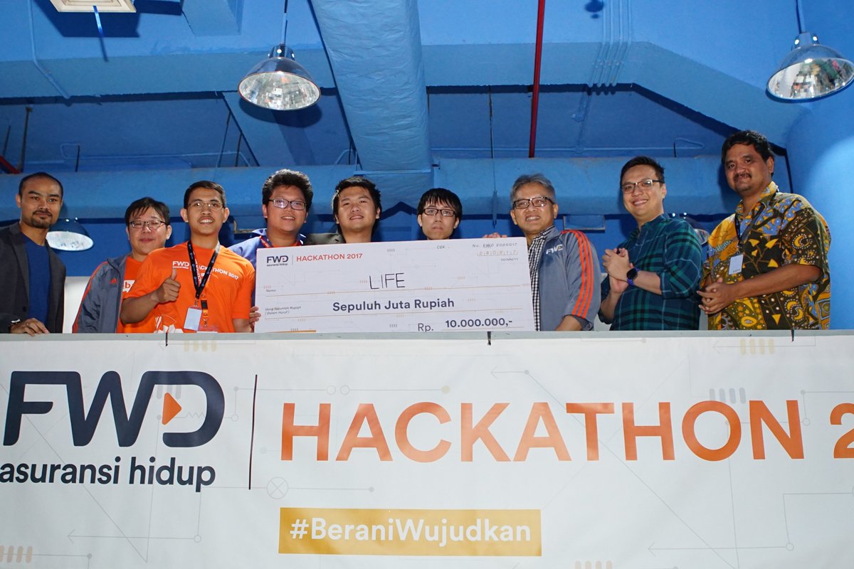 fwd_id's tweet photo. Nama pemenang #FWDHackathon2017 mulai diumumkan! Gelar Juara Harapan jatuh kepada tim Life &amp; tim EVA! https://t.co/Z1eQCNlKpD
