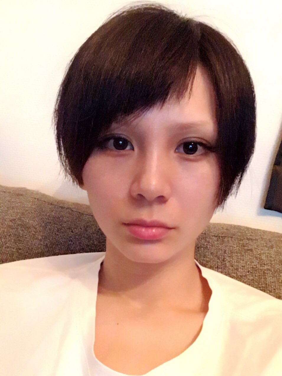 原田悠宇 ティプシーの人 A Twitter ヘルメットみたいな髪型と極端に切り過ぎた前髪の問題が大きい だけどこれ以上切ると髪の毛なくなっちゃうからしばらく伸びるまで耐え抜く方向にシフトチェンジした マシになるまで3ヶ月はかかるから年内引きこもる 一番