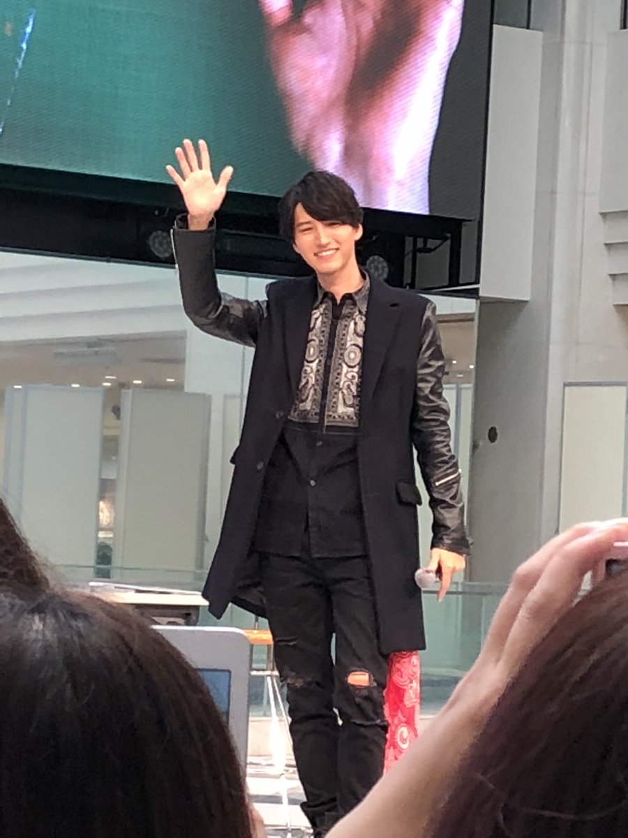 JT_KTdenden's tweet photo. お手手と顔の大っきさおんなじ😳💖 #田口淳之介 #JT #DEMENSIONS #1stアルバムおめでとう🎉 https://t.co/DK6b7lv8HB