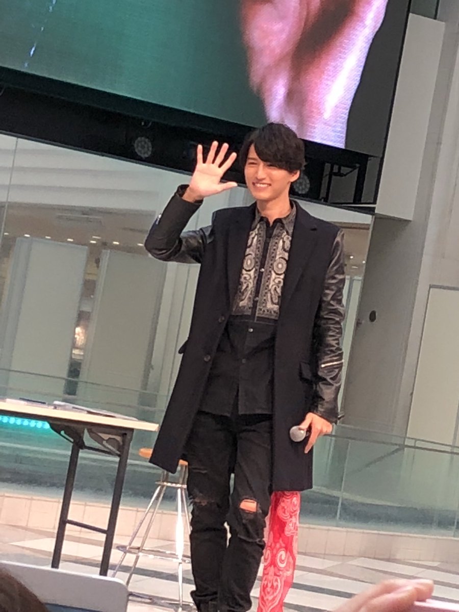 JT_KTdenden's tweet photo. お手手と顔の大っきさおんなじ😳💖 #田口淳之介 #JT #DEMENSIONS #1stアルバムおめでとう🎉 https://t.co/DK6b7lv8HB