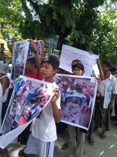 news_arakan's tweet photo. Local ethnics are demonstrating against #Bengali terrorists attacking &amp; claim gov to implement 1982 citizenship law exactly @ABC @hrw @CNN https://t.co/RtAH1lOHTs