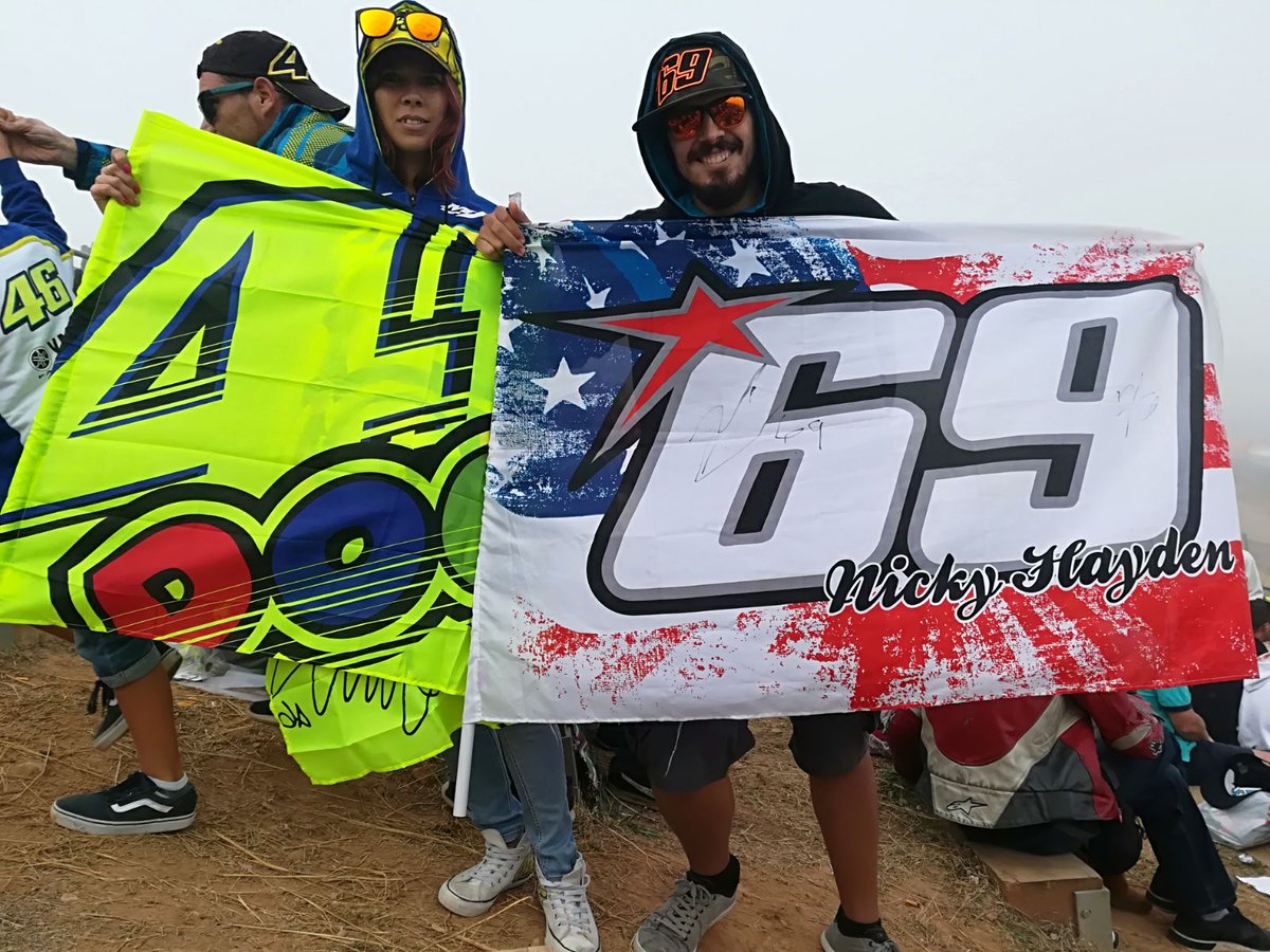 SoniaVr46's tweet photo. Orgullosos #equipo469 @NH69SpanishFans @NickyHayden @theironmetal https://t.co/1EHnDNofXm