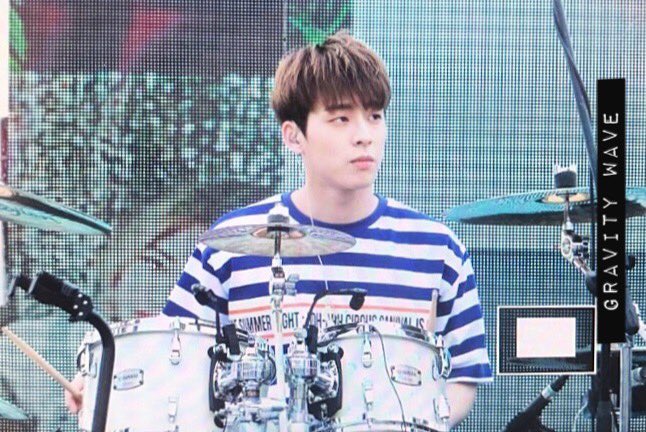 gravitywave_'s tweet photo. 170924 렛츠락 페스티벌 #오승석 #승석 #허니스트 #HONEYST https://t.co/WqirDJJFHP