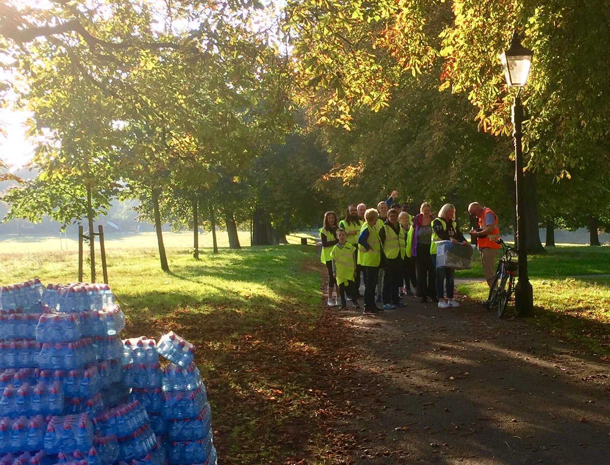 Beautiful early morning #run - saw the <a href="/EalingHalf/">Ealing Half Marathon</a> volunteers prepping mile 9! GO #EALING! Have a great race! #EalingFeeling #EalingHalf