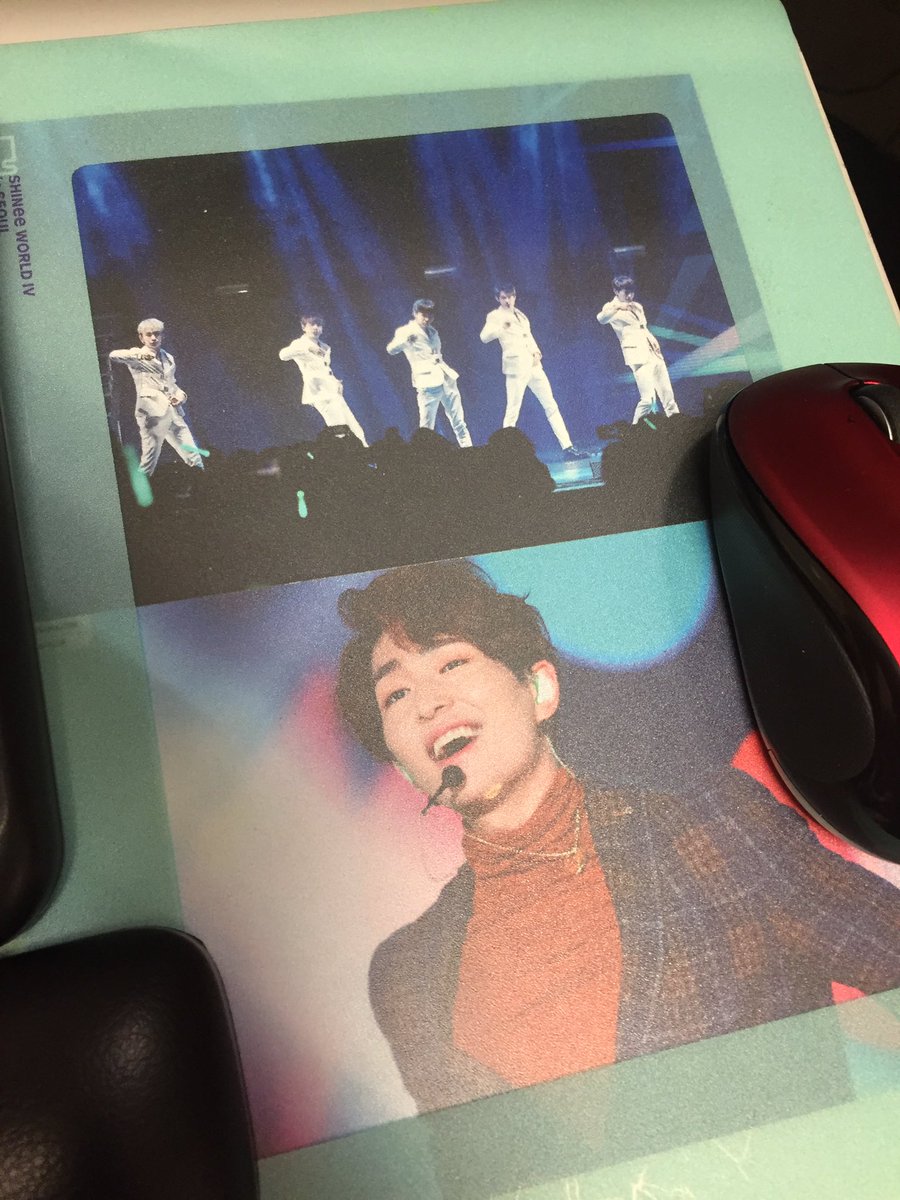 OnYong1422's tweet photo. I changed my mousepad at work yesterday💎💙 #shineeworldinLA https://t.co/L2NkNyadYF