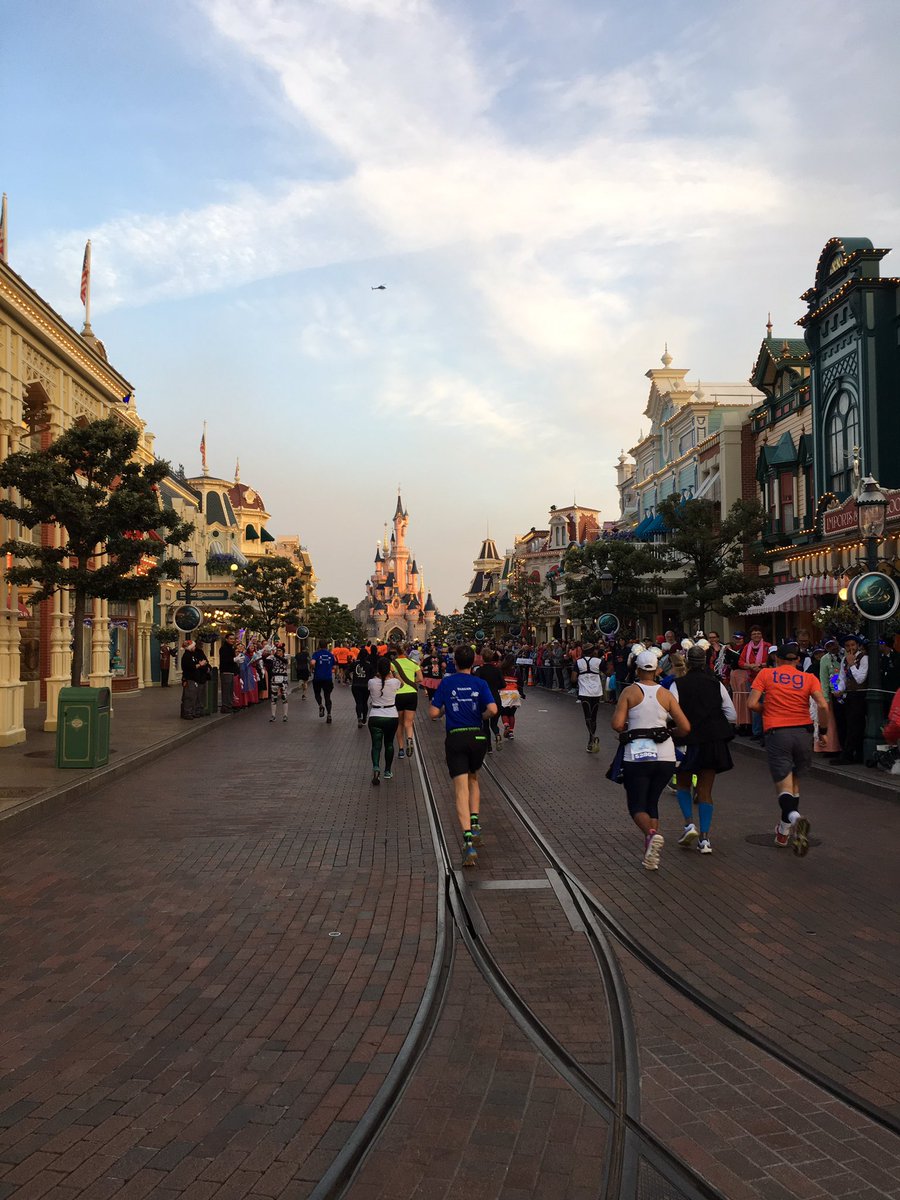 Nicolas_Dupeux's tweet photo. What an amazing event @runDisneyFrance!!! Half marathon through our parks! Passion for sports and Disney echantment! https://t.co/o7TffW2Qqr