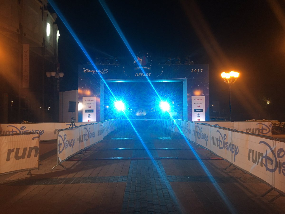Nicolas_Dupeux's tweet photo. What an amazing event @runDisneyFrance!!! Half marathon through our parks! Passion for sports and Disney echantment! https://t.co/o7TffW2Qqr